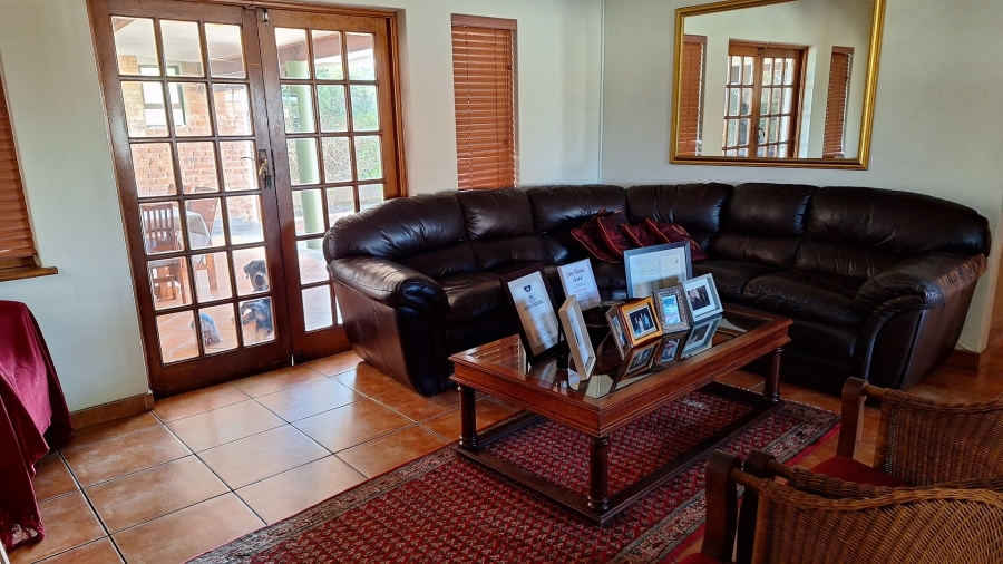 To Let 4 Bedroom Property for Rent in Bluewater Bay Eastern Cape